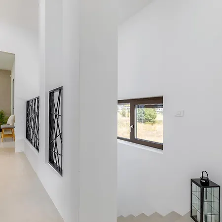 Adora For 6 People In With Private Pool & Children Playground プーラ