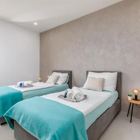 Adora For 6 People In With Private Pool & Children Playground * プーラ