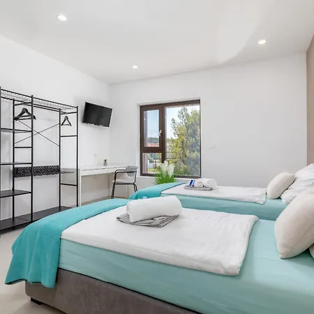 Adora For 6 People In With Private Pool & Children Playground * プーラ