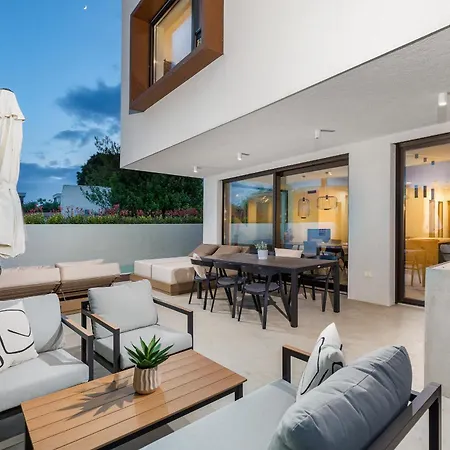 וילה Adora For 6 People In With Private Pool & Children Playground