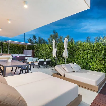 Adora For 6 People In With Private Pool & Children Playground *