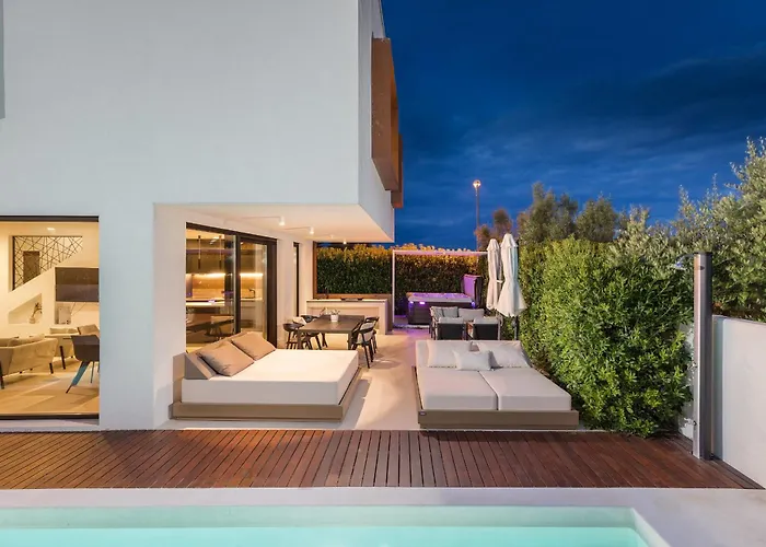 Villa Adora For 6 People In With Private Pool & Children Playground Pula