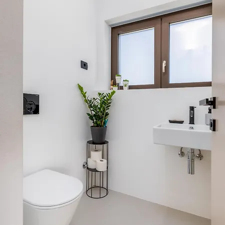 Adora For 6 People In With Private Pool & Children Playground فيلة بولا