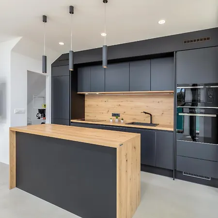 Adora For 6 People In With Private Pool & Children Playground 빌라 풀라