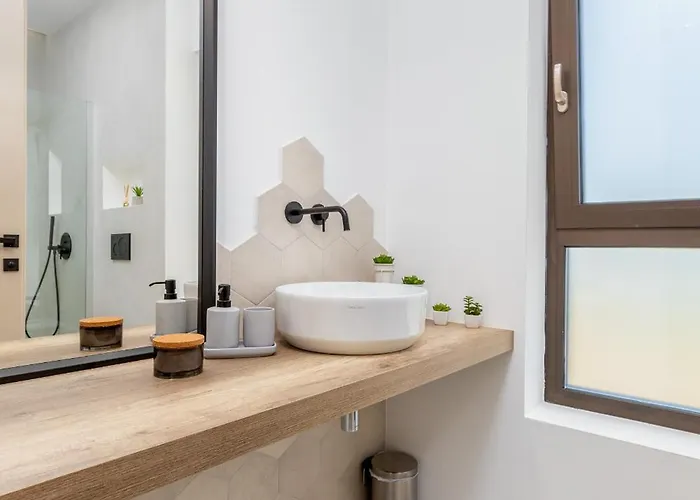 Vila Adora For 6 People In With Private Pool & Children Playground *