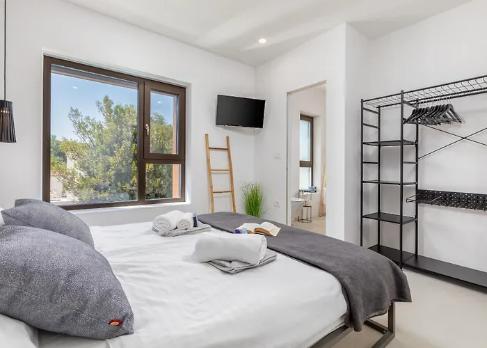 Adora For 6 People In With Private Pool & Children Playground Vila