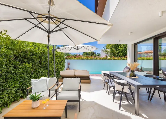 Vila Adora For 6 People In With Private Pool & Children Playground Pula