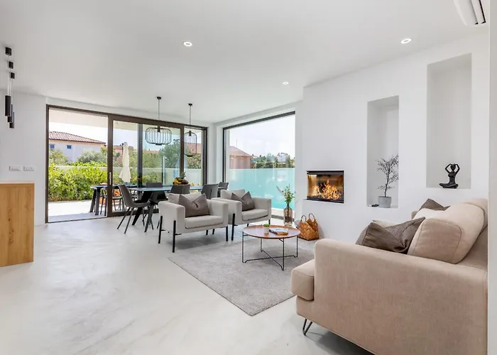 Adora For 6 People In With Private Pool & Children Playground Vila Pula