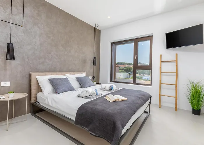 Adora For 6 People In With Private Pool & Children Playground Vila Pula