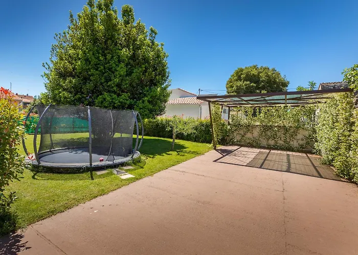 Adora For 6 People In With Private Pool & Children Playground Vila *