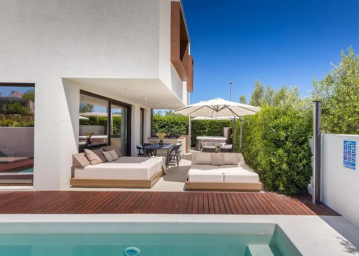 Vila Adora For 6 People In With Private Pool & Children Playground *