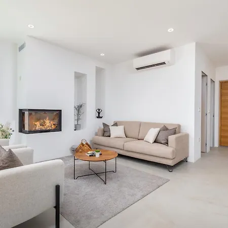 Adora For 6 People In With Private Pool & Children Playground Πούλα