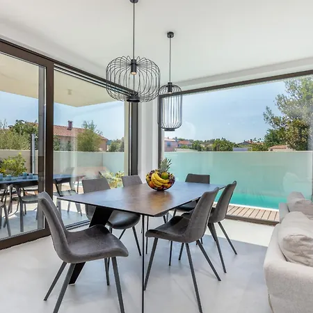 Βίλα Adora For 6 People In With Private Pool & Children Playground Πούλα