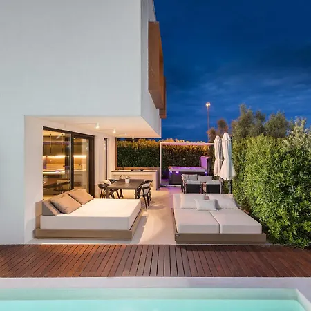וילה Adora For 6 People In With Private Pool & Children Playground פולה